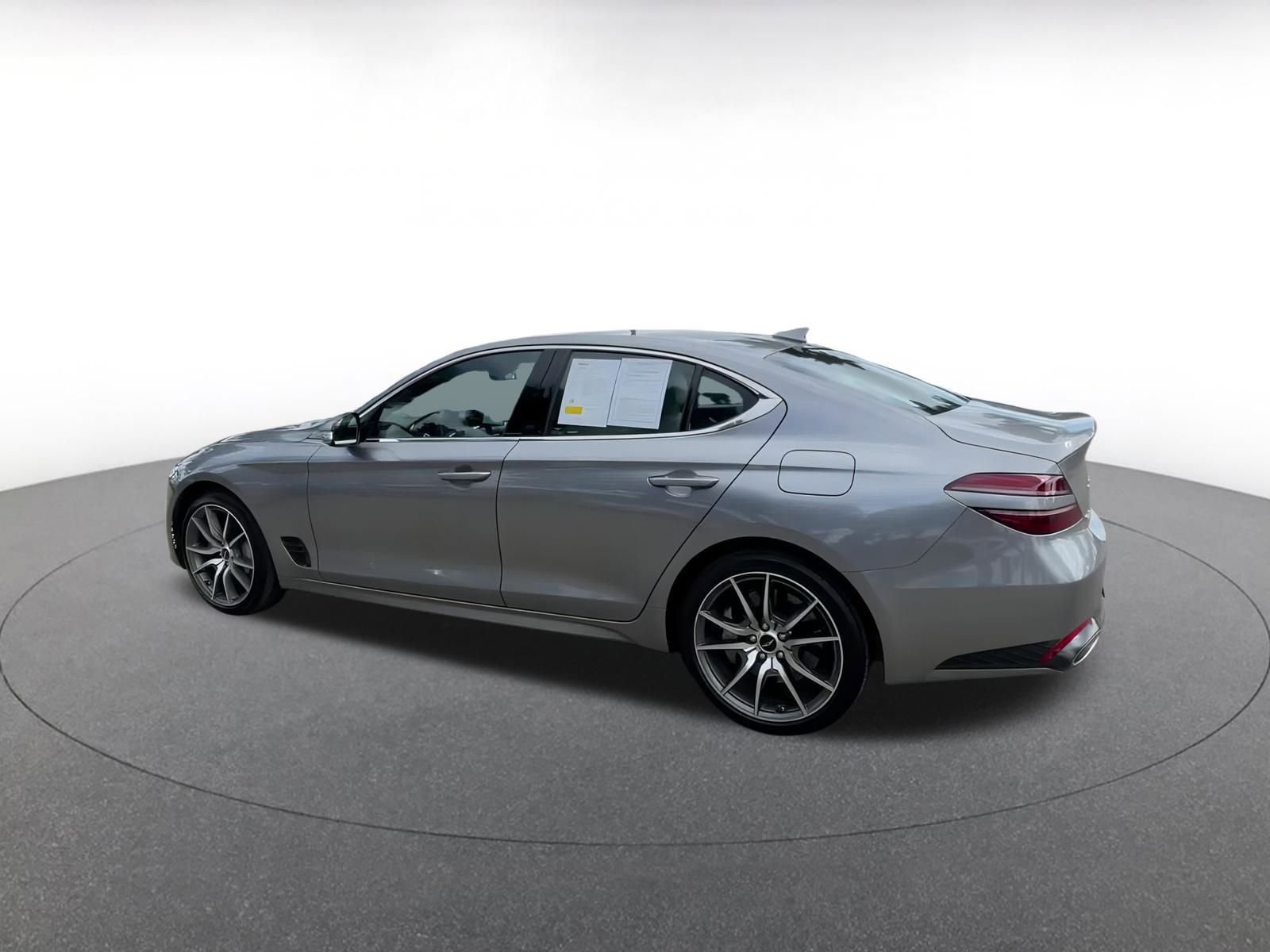 Used 2025 Genesis G70 2.5T image 10