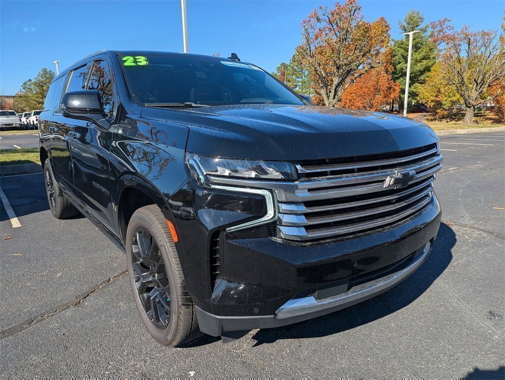 Used 2023 Chevrolet Suburban High Country image 2