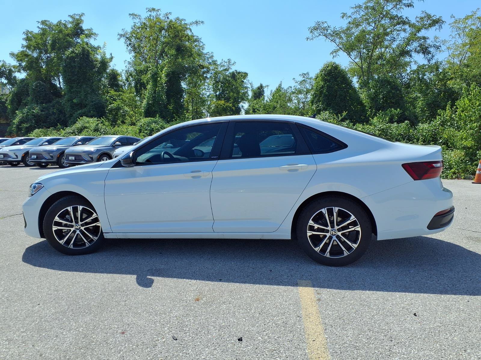 Used 2024 Volkswagen Jetta Sport FWD image 33