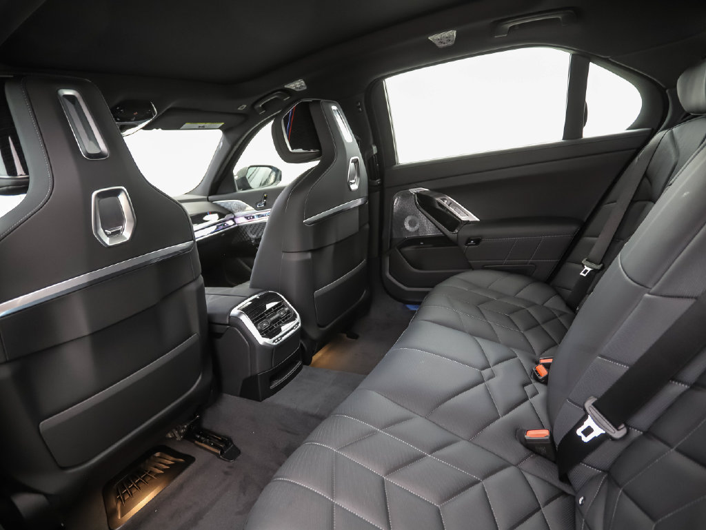 New 2026 BMW 750e xDrive w/ Executive Package AWD/4WD image 22