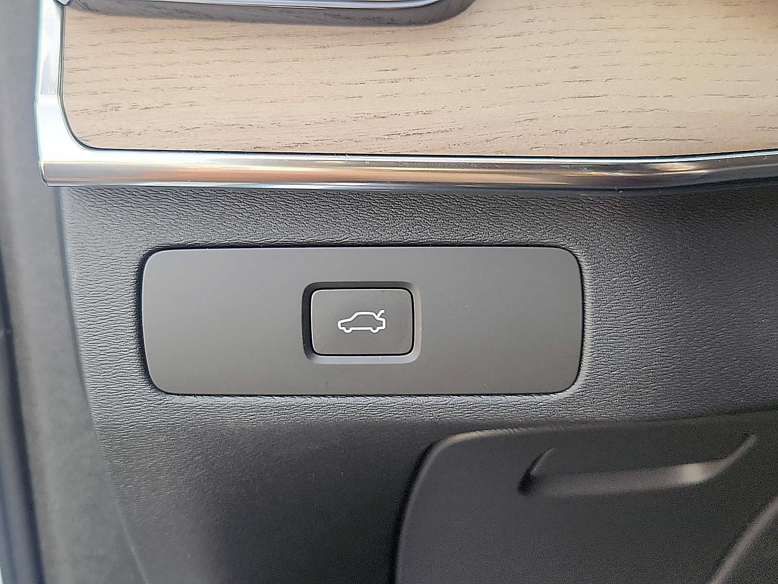 Used 2026 Volvo XC90 B6 Plus w/ Protection Package AWD/4WD image 22