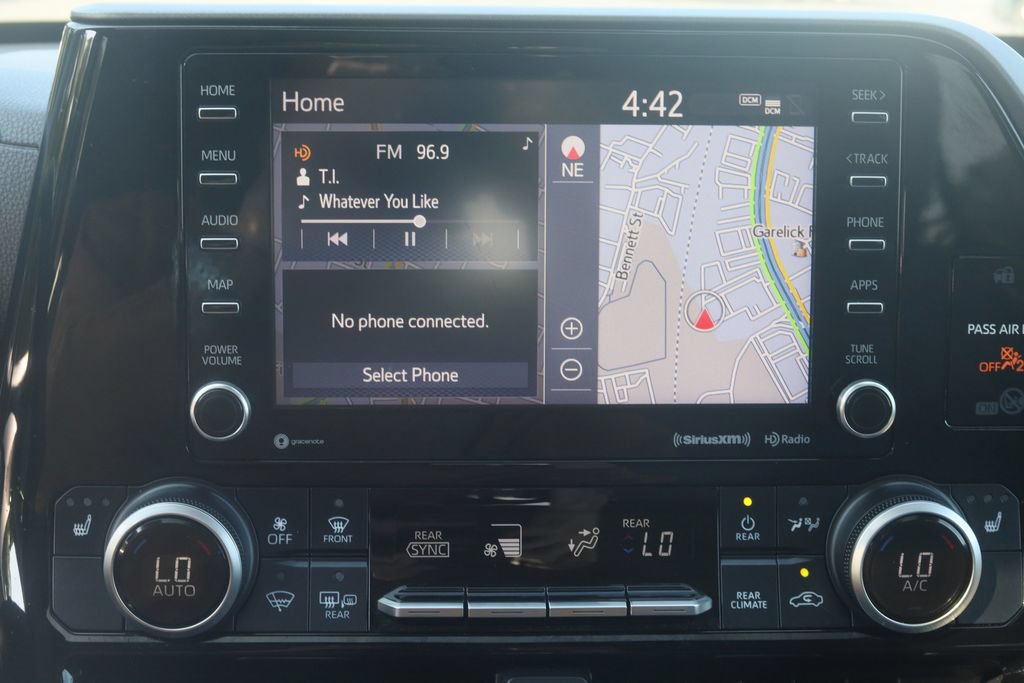 Used 2020 Toyota Highlander XLE AWD/4WD image 22