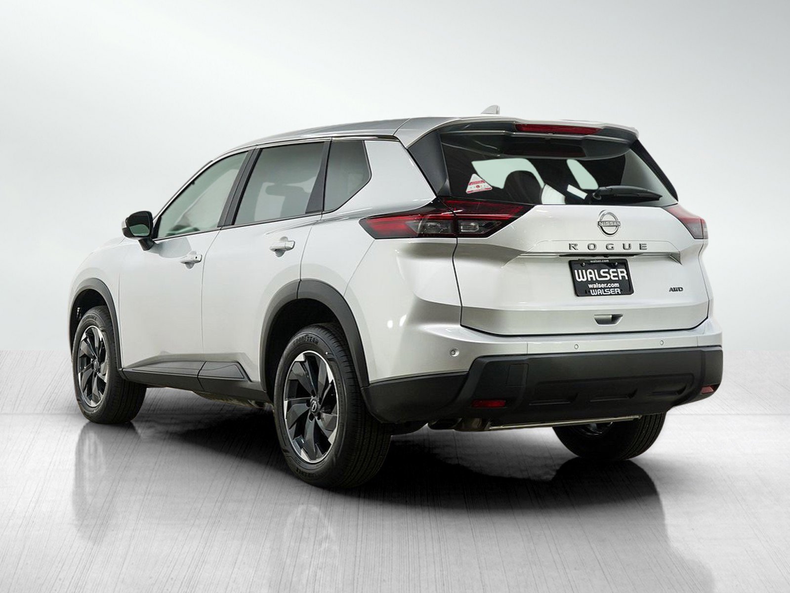 Used 2025 Nissan Rogue SV image 3