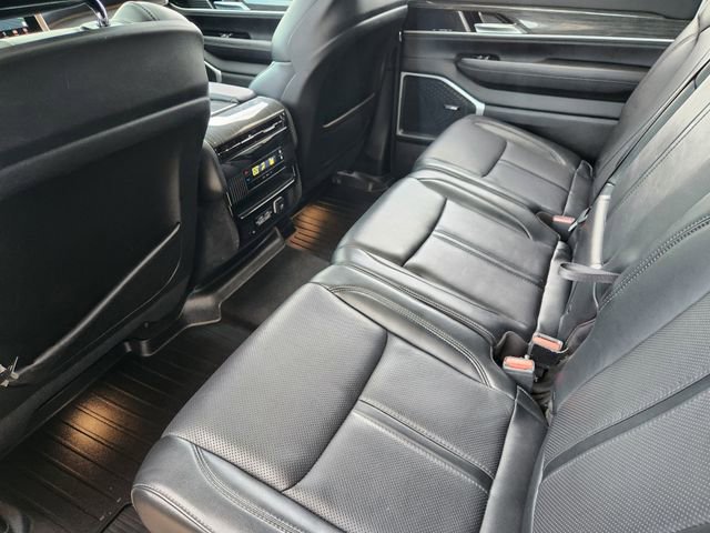 Used 2022 Jeep Wagoneer Series II w/ Premium Group I AWD/4WD image 29