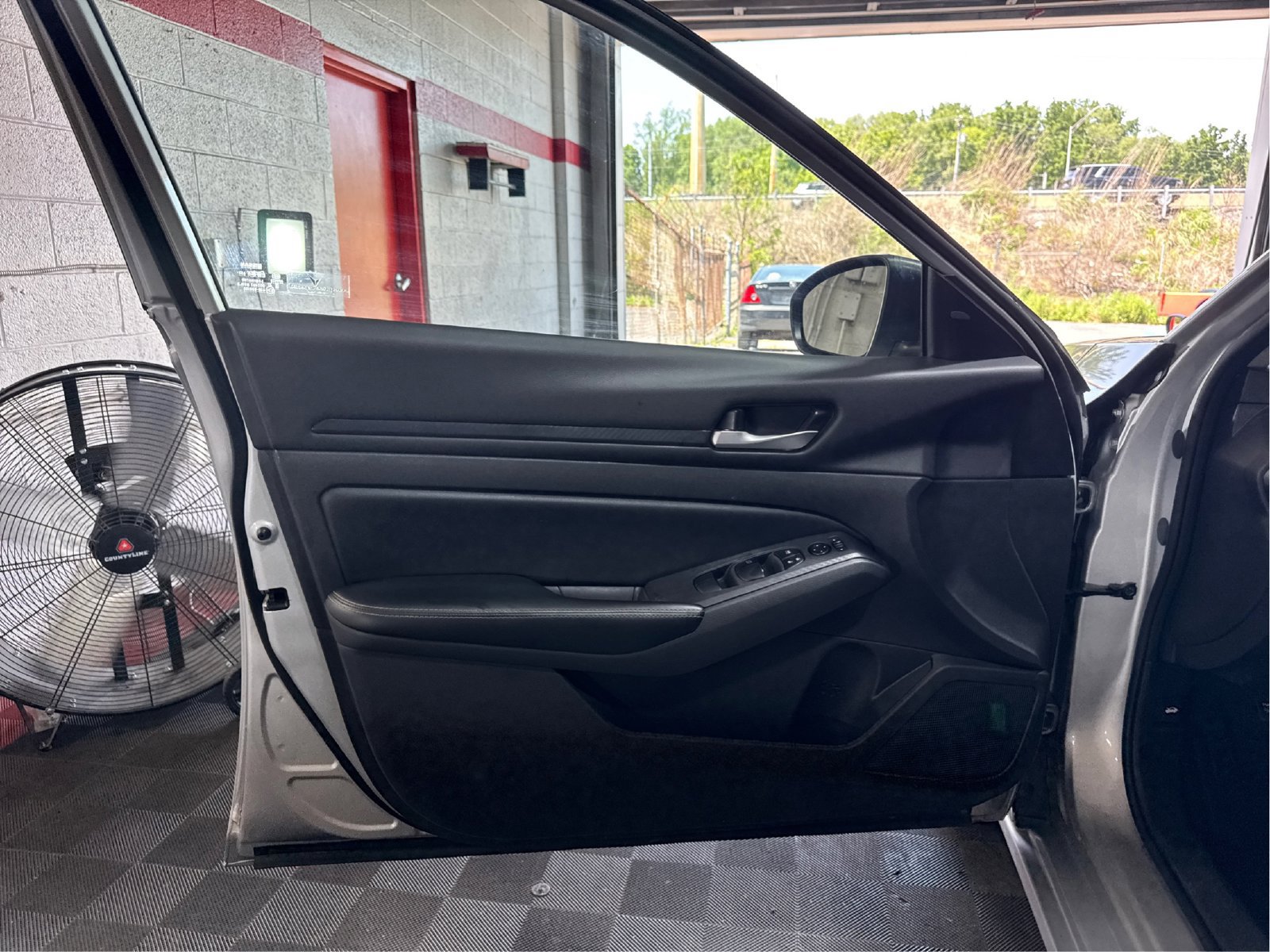 Used 2024 Nissan Altima 2.5 SV FWD image 17