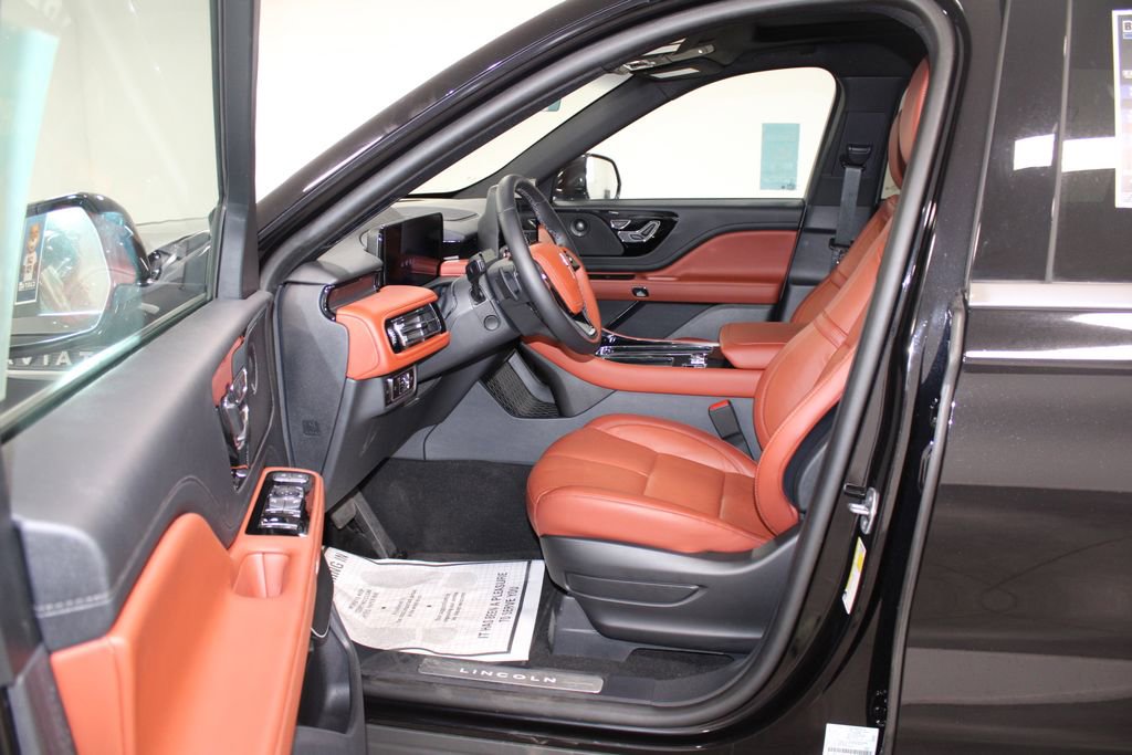 Used 2025 Lincoln Aviator Reserve image 23