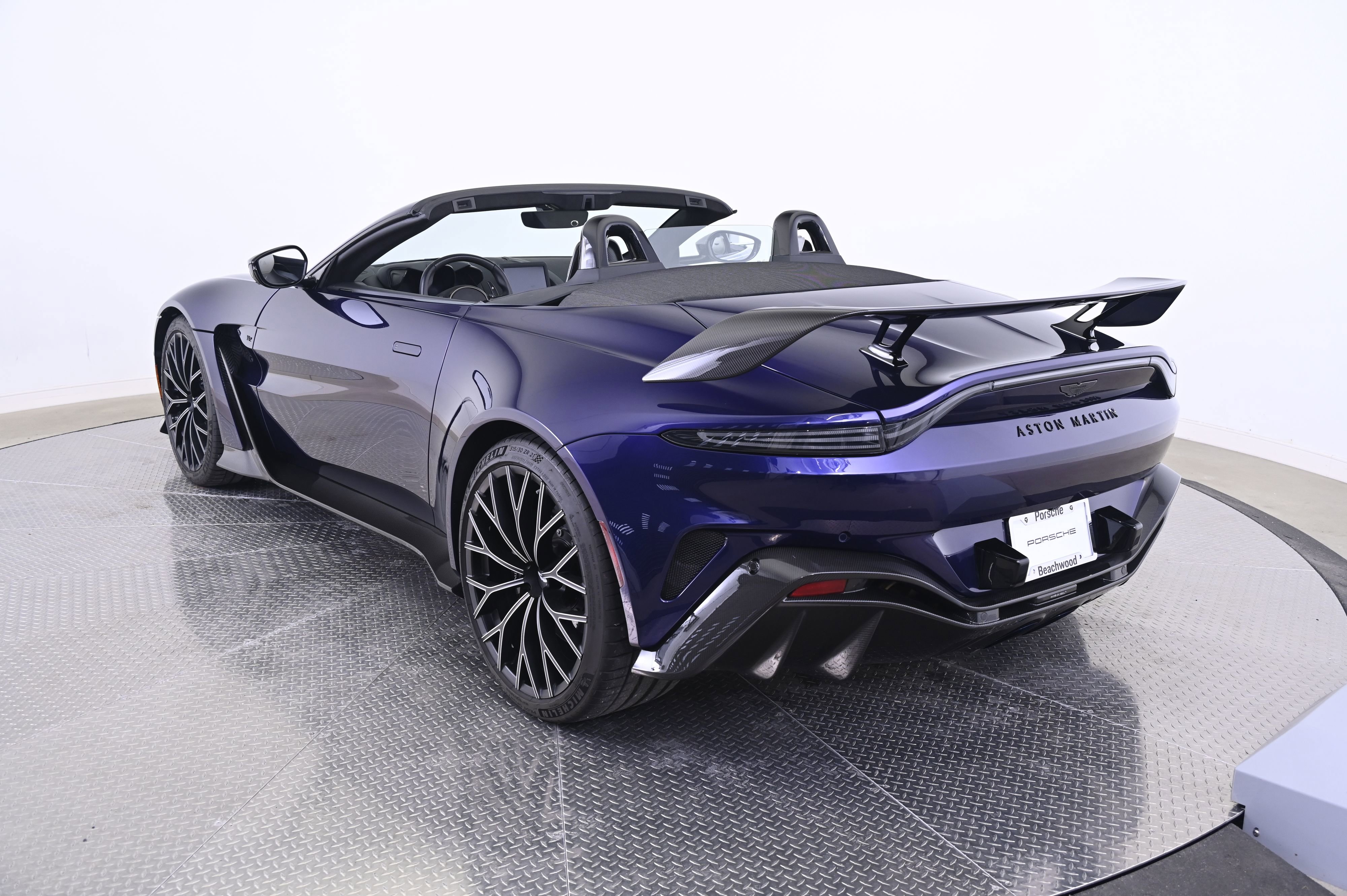 Used 2023 Aston Martin V12 Vantage Roadster image 3