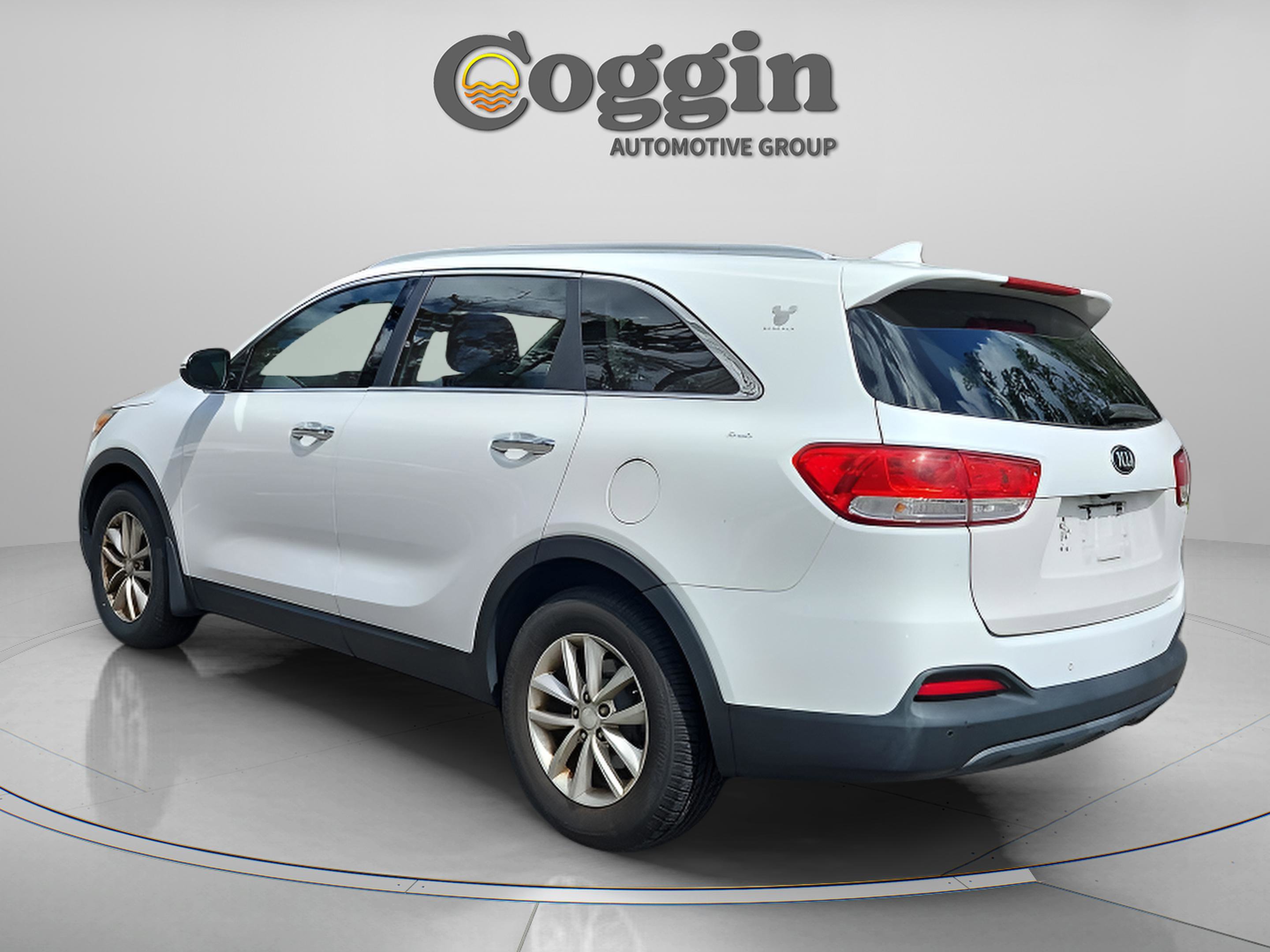 Used 2016 Kia Sorento LX w/ LX Convenience Package image 4