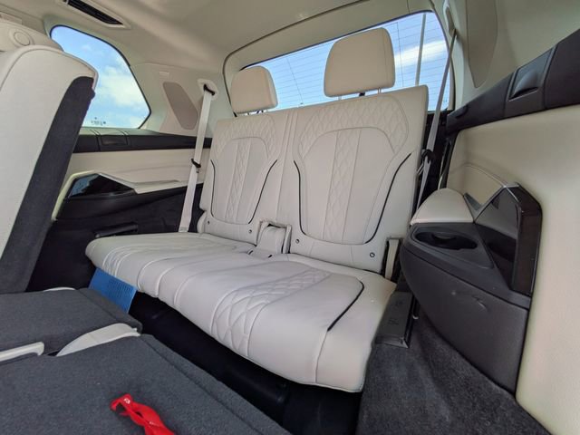 Used 2025 BMW X7 xDrive40i w/ Executive Package image 13