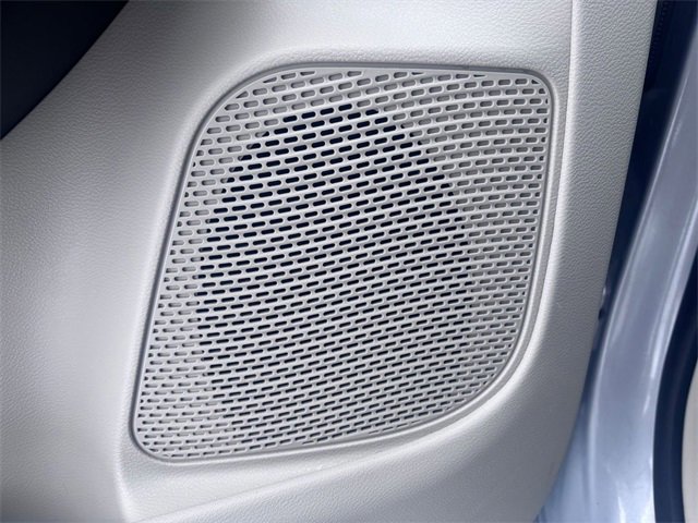 Used 2023 Chrysler Pacifica Touring-L image 14