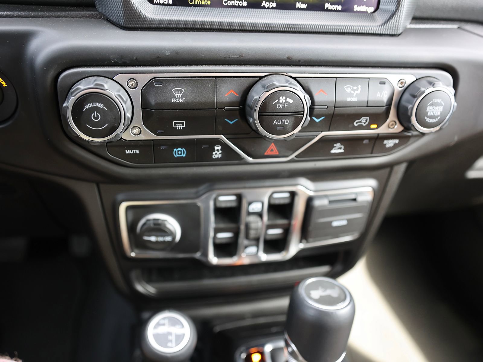 Used 2023 Jeep Wrangler Unlimited Sahara AWD/4WD image 28