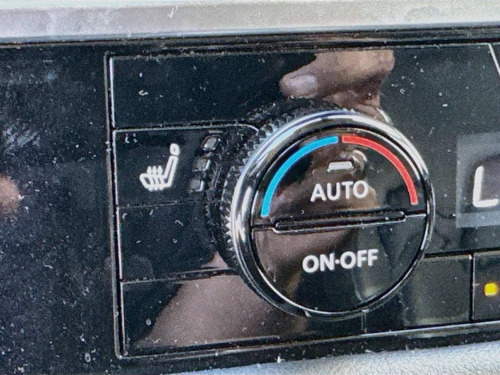 Used 2025 Nissan Pathfinder SL AWD/4WD image 22