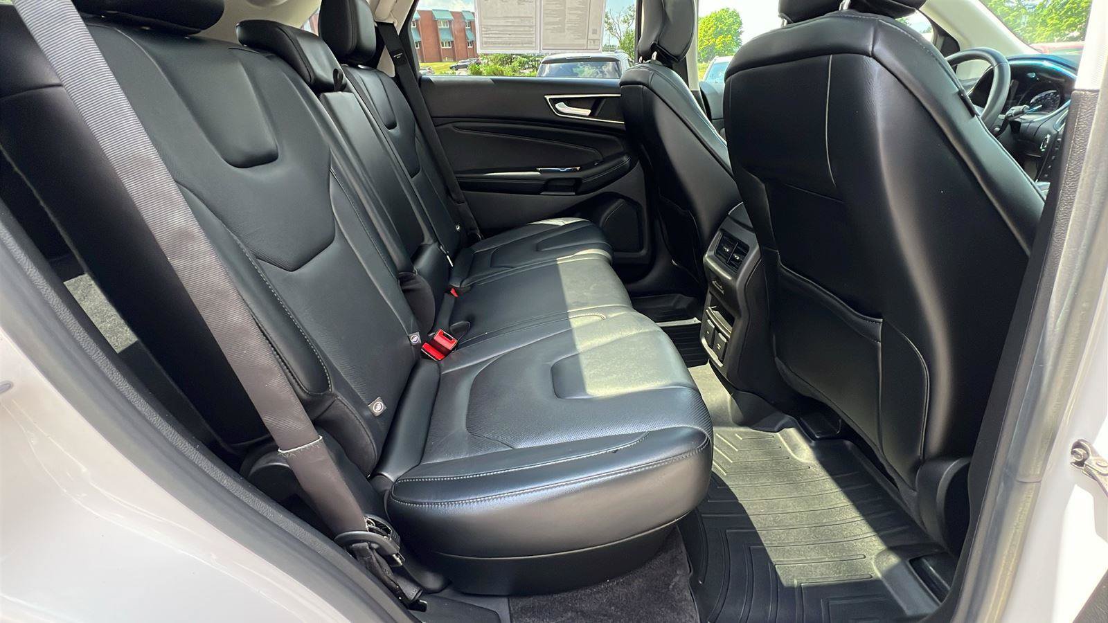 Used 2015 Ford Edge Titanium w/ Equipment Group 302A AWD/4WD image 15