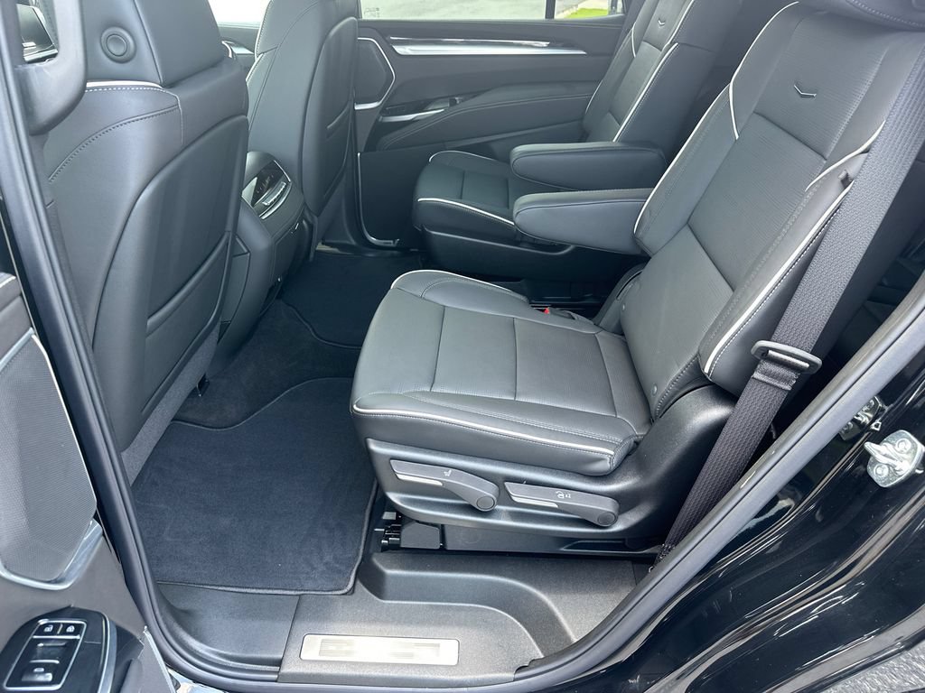 Certified 2026 Cadillac Escalade Luxury w/ LPO, Radiant Package AWD/4WD image 21
