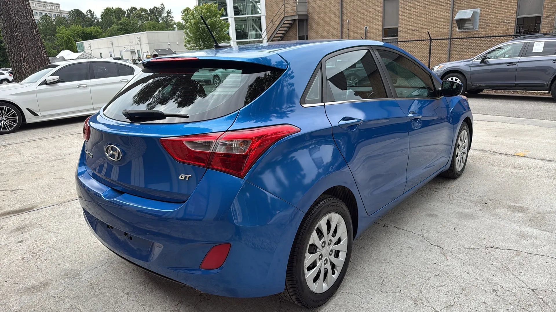 Used 2017 Hyundai Elantra GT FWD image 5