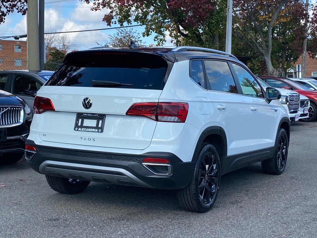 Certified 2023 Volkswagen Taos SE w/ Panoramic Sunroof Package image 3