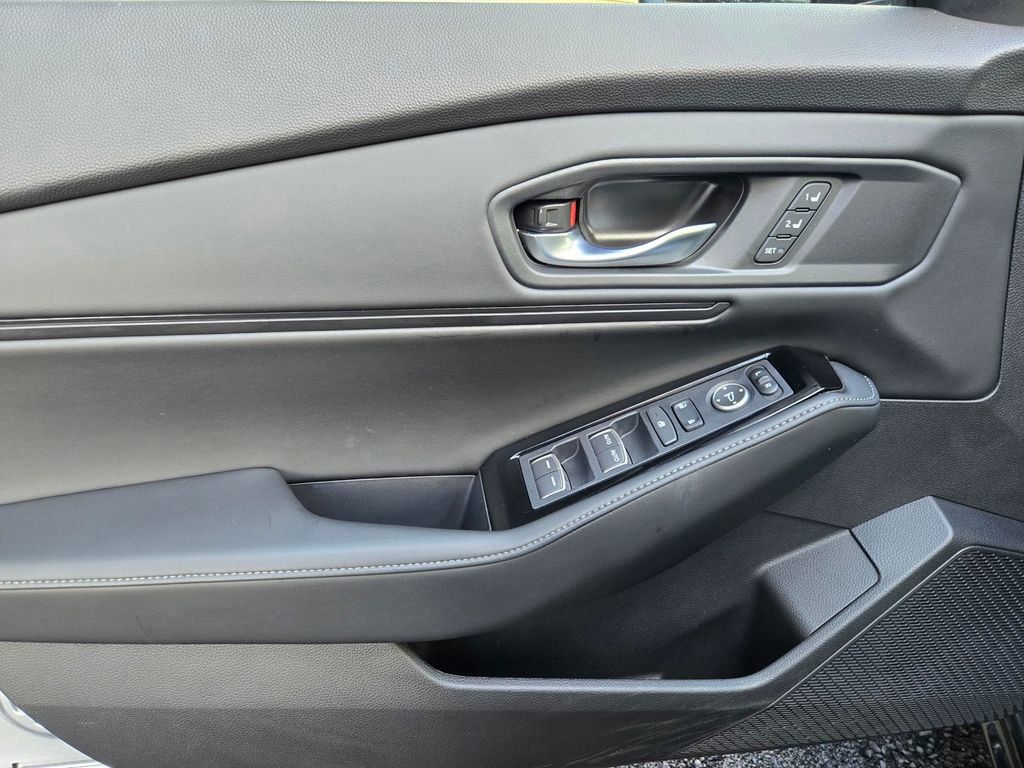 Used 2023 Honda Accord Touring image 17