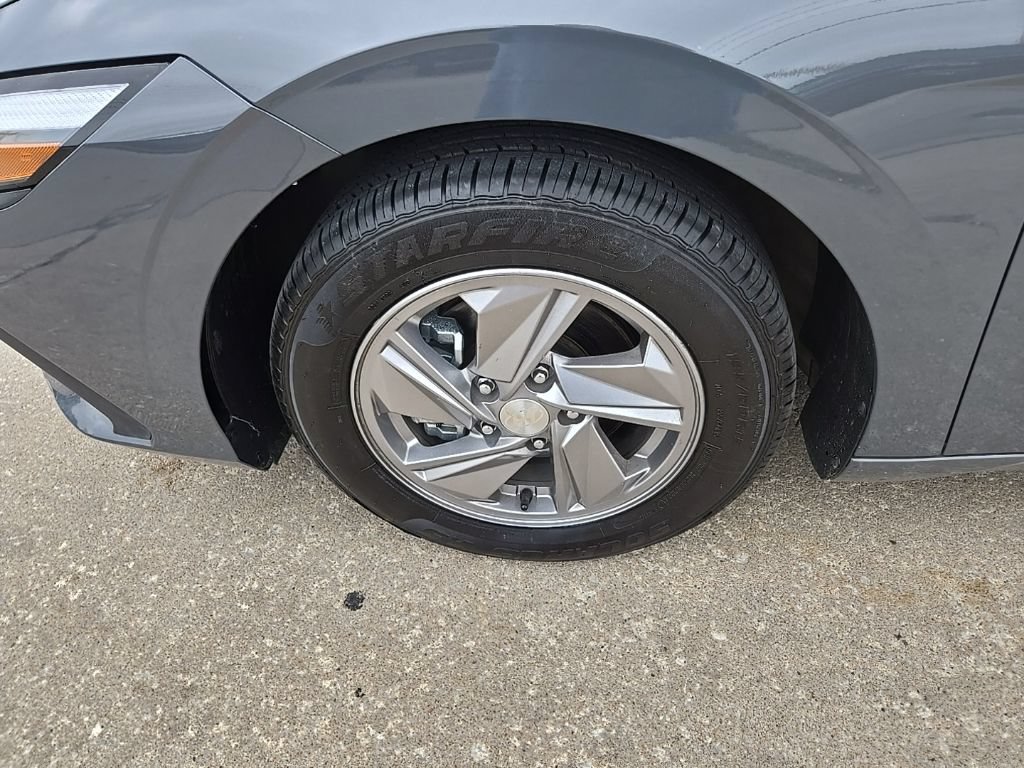 Used 2025 Hyundai Elantra SE FWD image 25