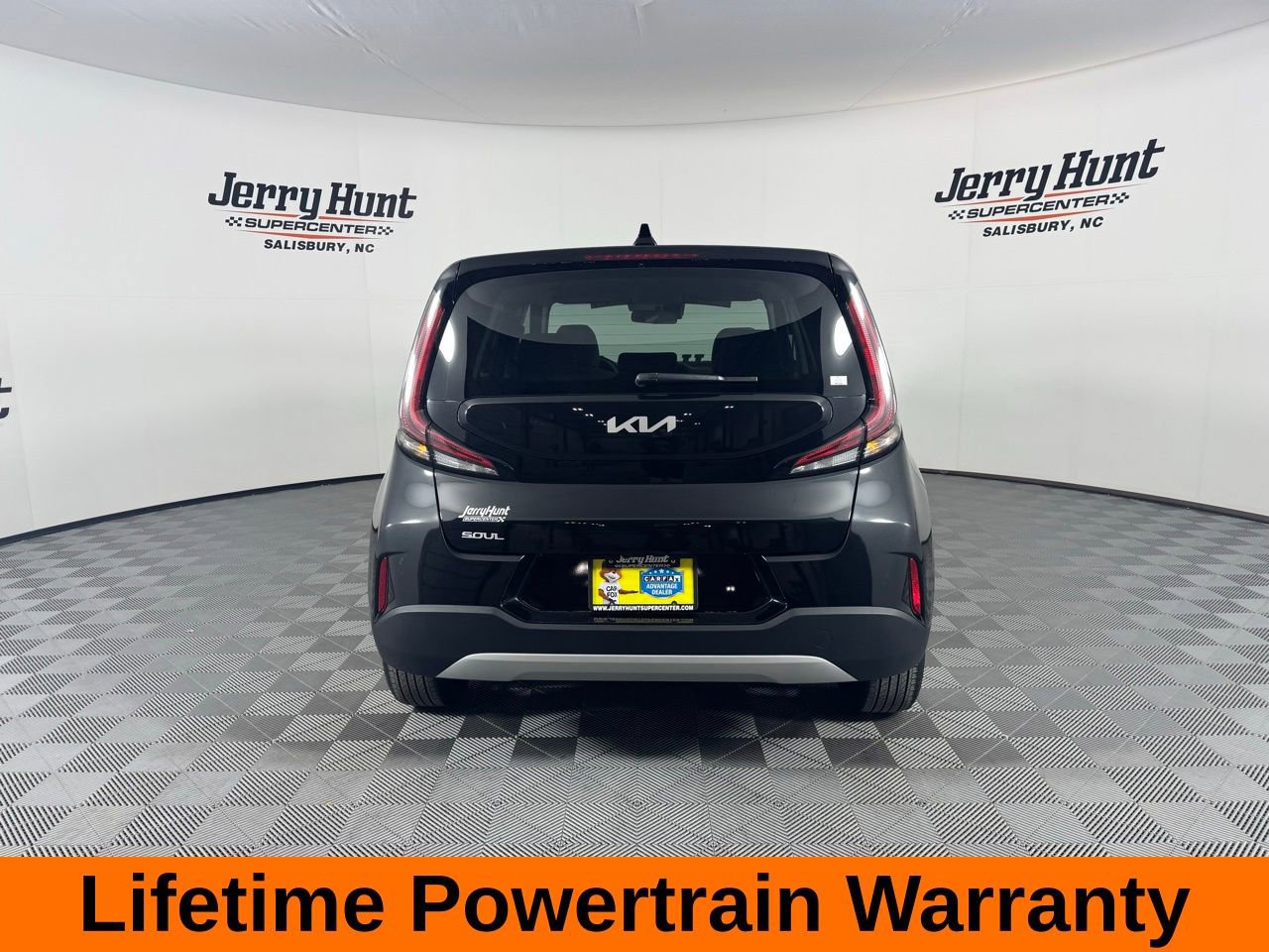 Used 2025 Kia Soul LX w/ LX Technology Package FWD image 8