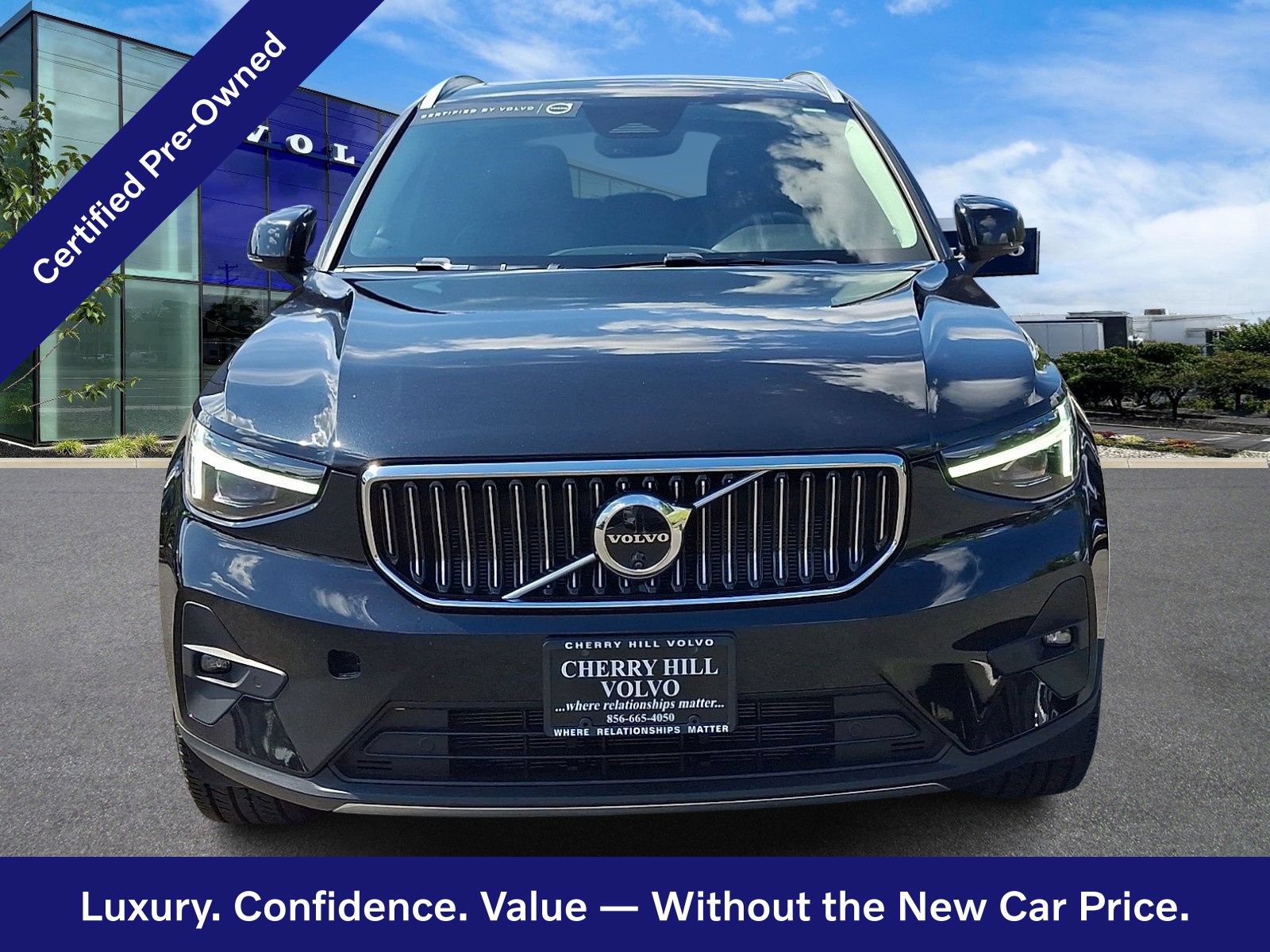 Certified 2024 Volvo XC40 B5 Plus w/ Climate Package AWD/4WD image 2