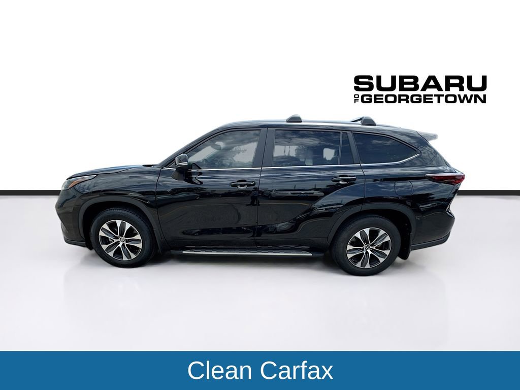 Used 2024 Toyota Highlander XLE AWD/4WD image 4