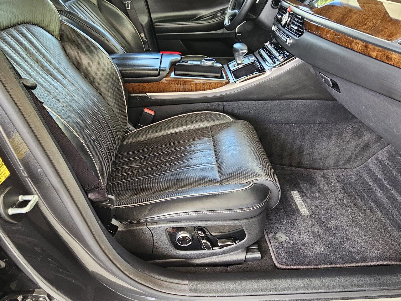 Used 2017 Genesis G90 5.0 Ultimate RWD image 8