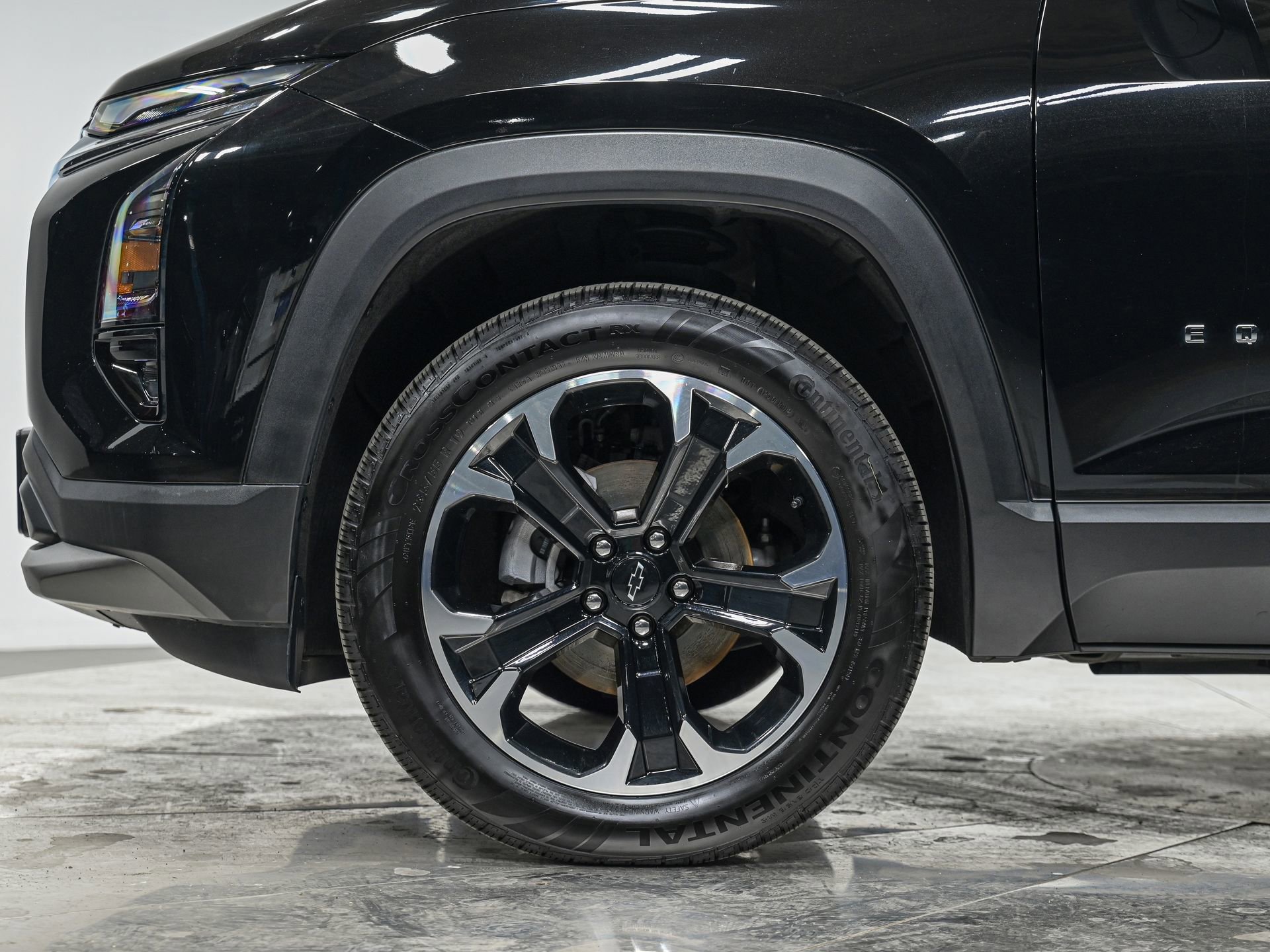 Used 2025 Chevrolet Equinox LT w/ Safety and Technology Package image 3