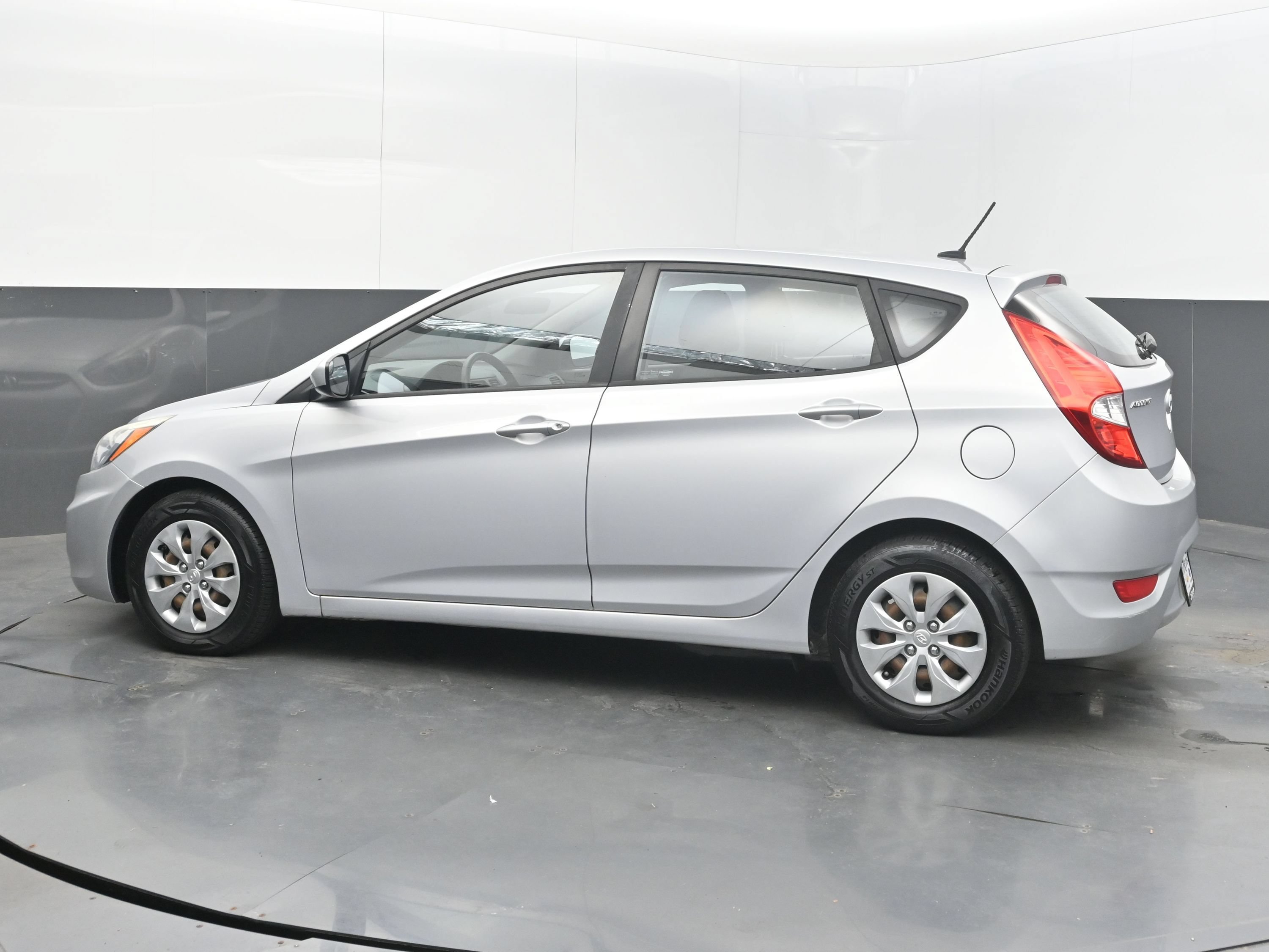 Used 2016 Hyundai Accent SE FWD image 7