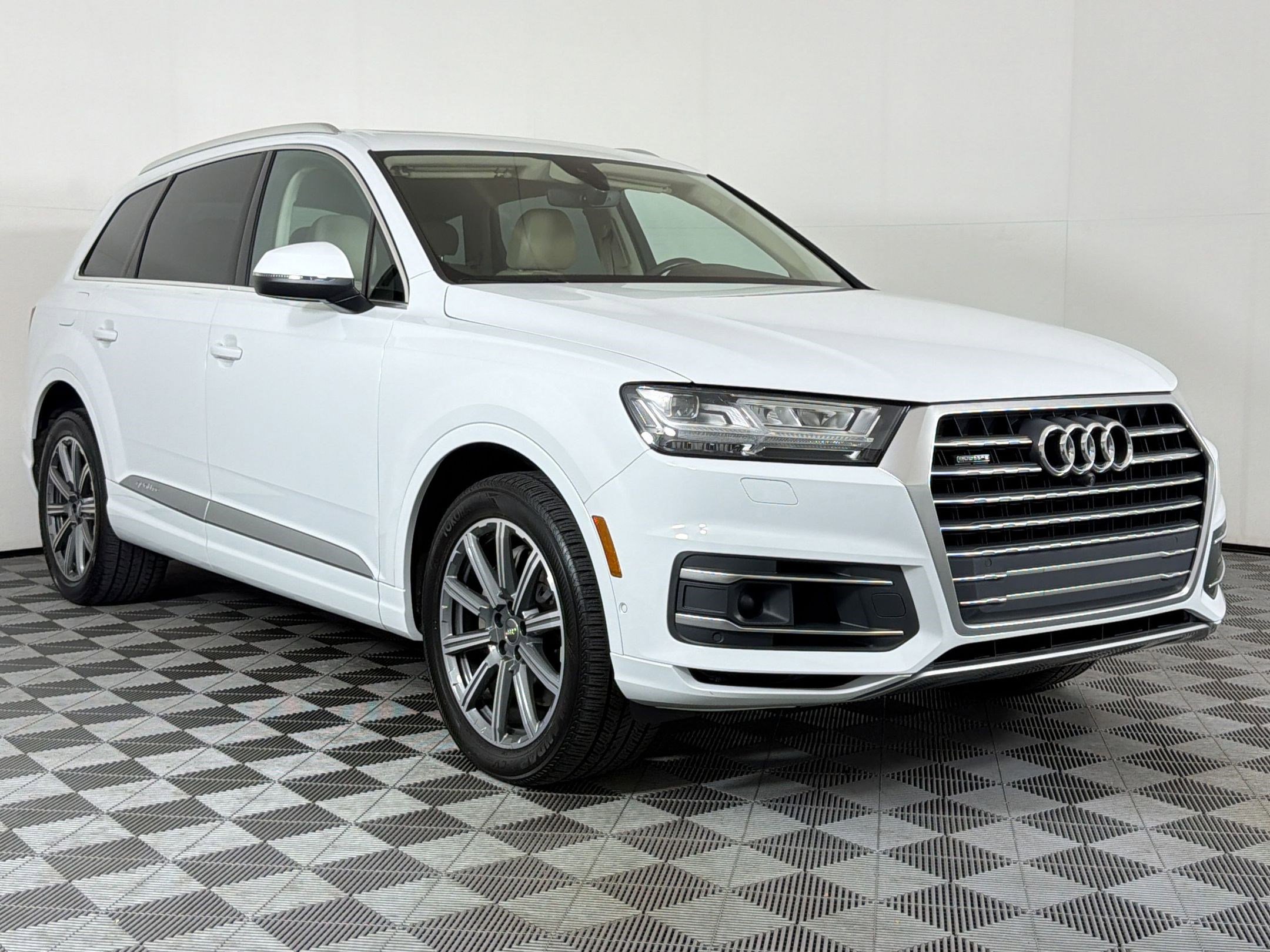 Used 2019 Audi Q7 3.0T Premium Plus AWD/4WD image 7