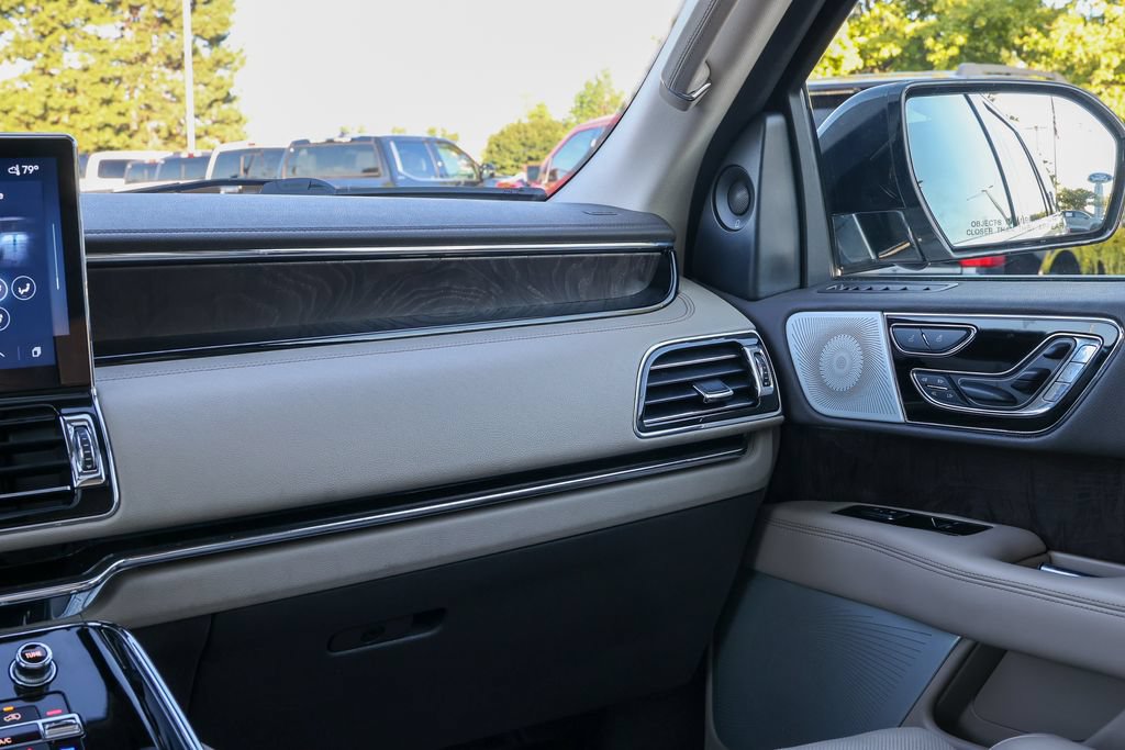 Used 2022 Lincoln Navigator Reserve AWD/4WD image 8