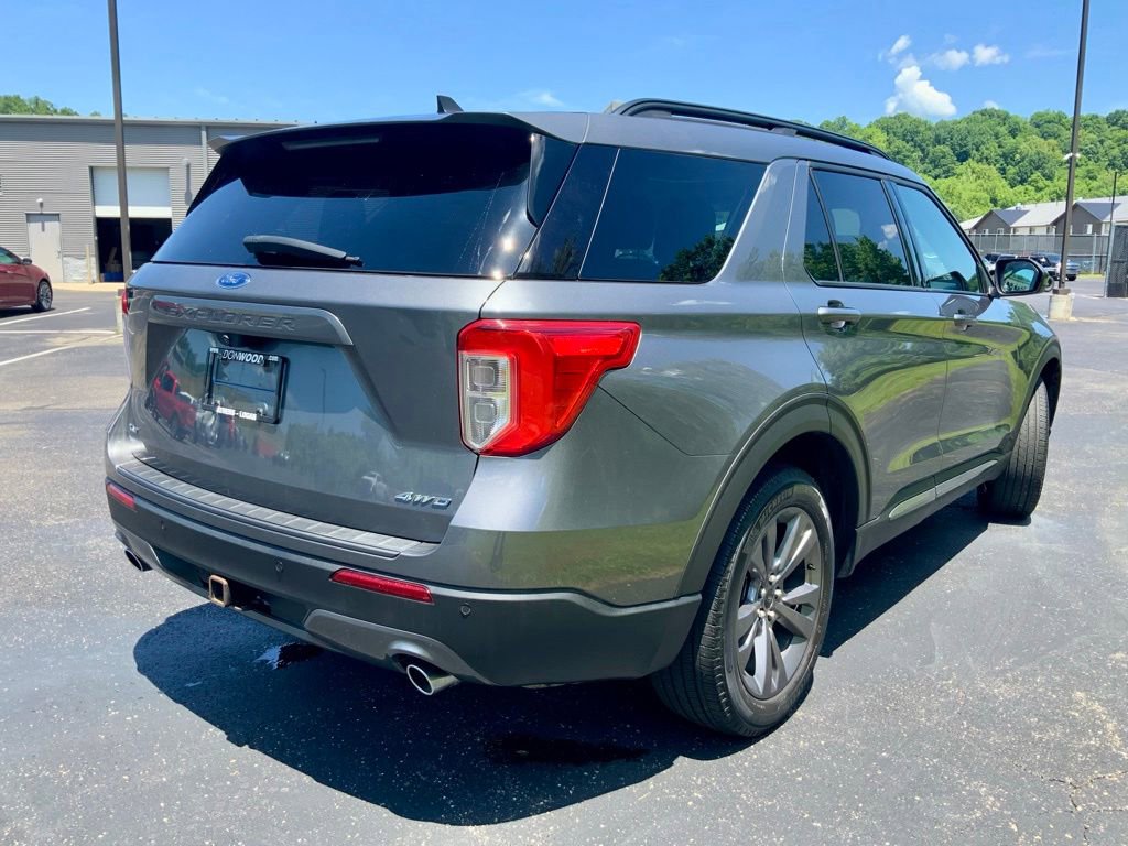 Used 2022 Ford Explorer XLT w/ Equipment Group 202A AWD/4WD image 13