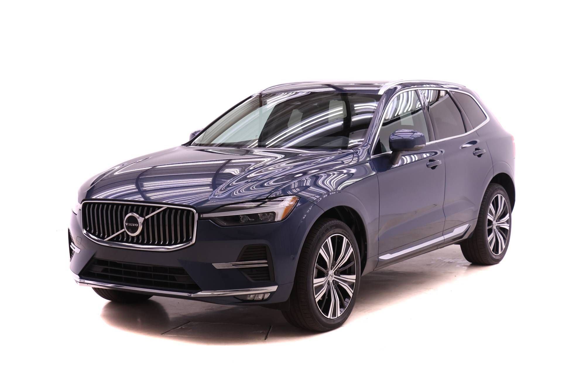 Certified 2023 Volvo XC60 B5 Plus image 1