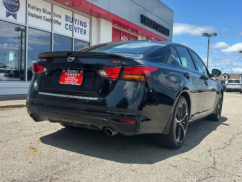 Used 2023 Nissan Altima 2.5 SR w/ SR Premium Package FWD image 6