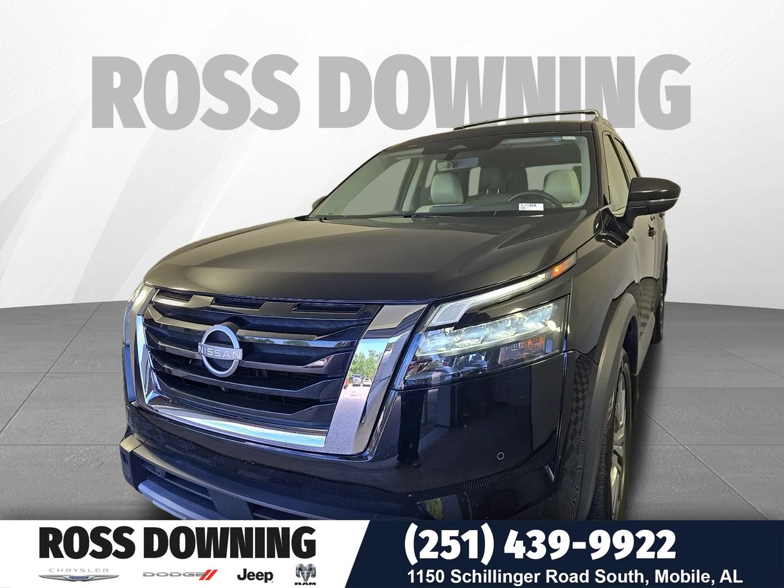 Used 2025 Nissan Pathfinder SL w/ SL Premium Package FWD image 1