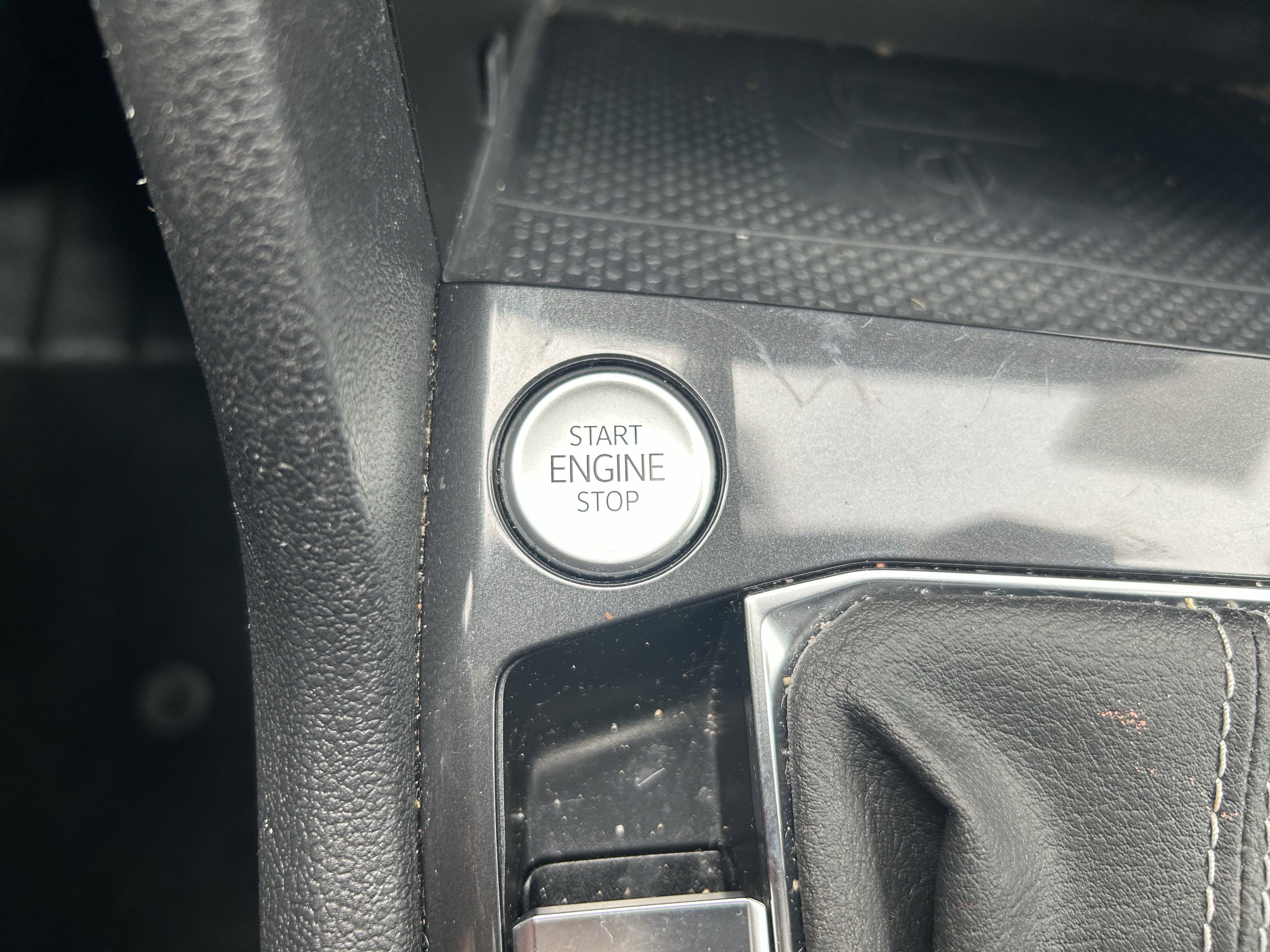 Certified 2022 Volkswagen Tiguan SE R-Line image 15