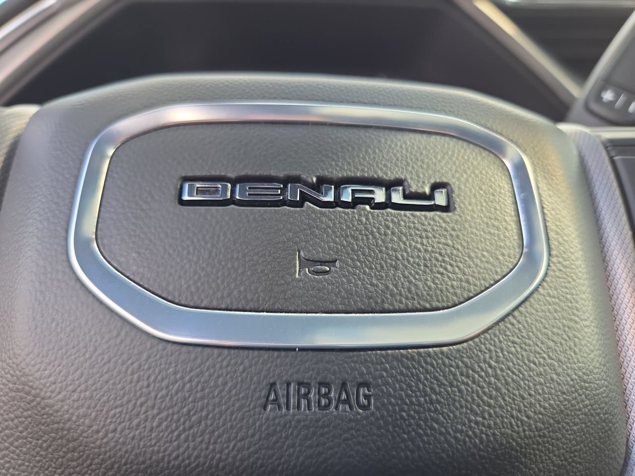 Used 2025 GMC Sierra 3500 Denali w/ Denali Reserve Package AWD/4WD image 23