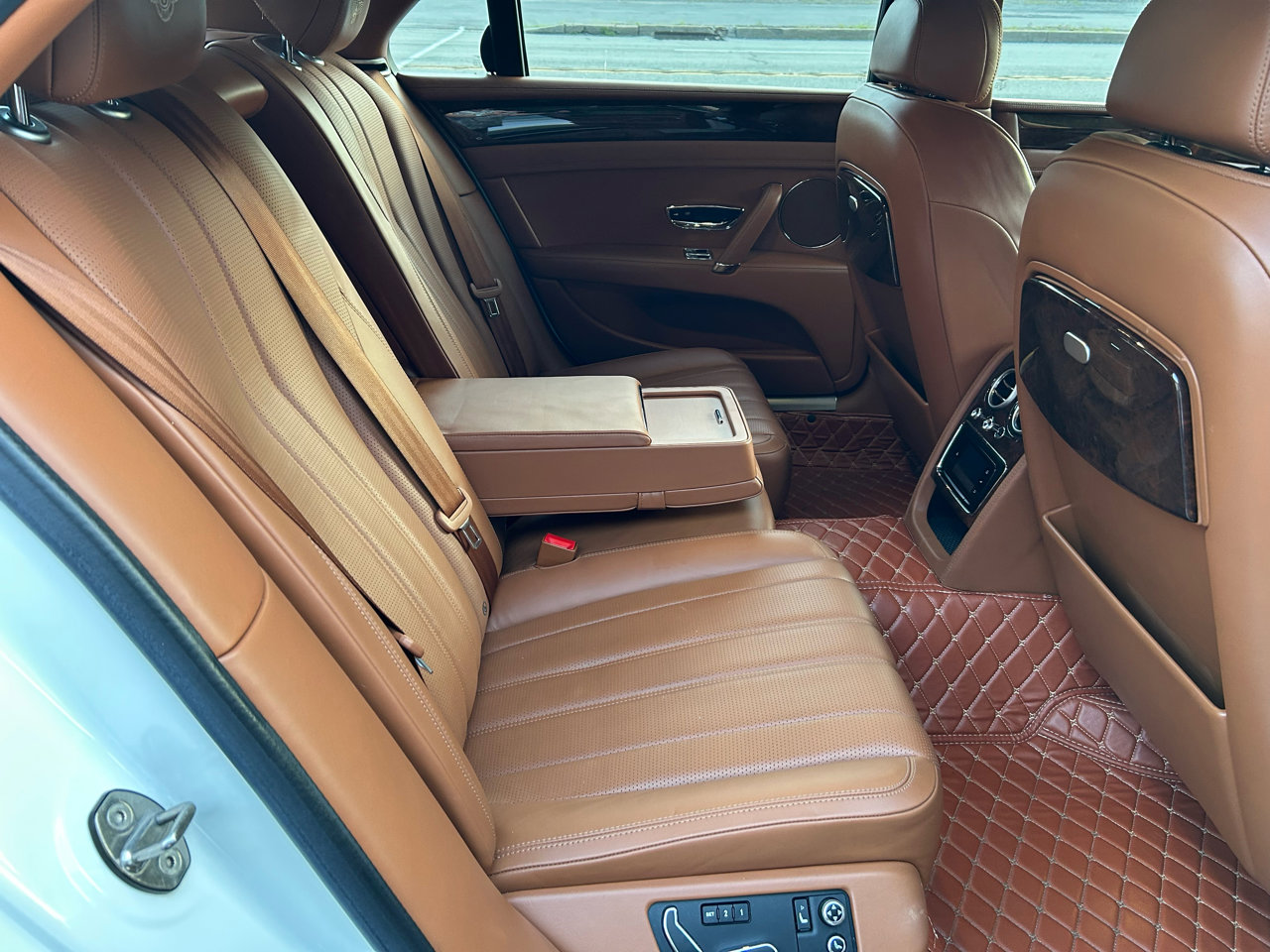 Used 2014 Bentley Flying Spur W12 image 21