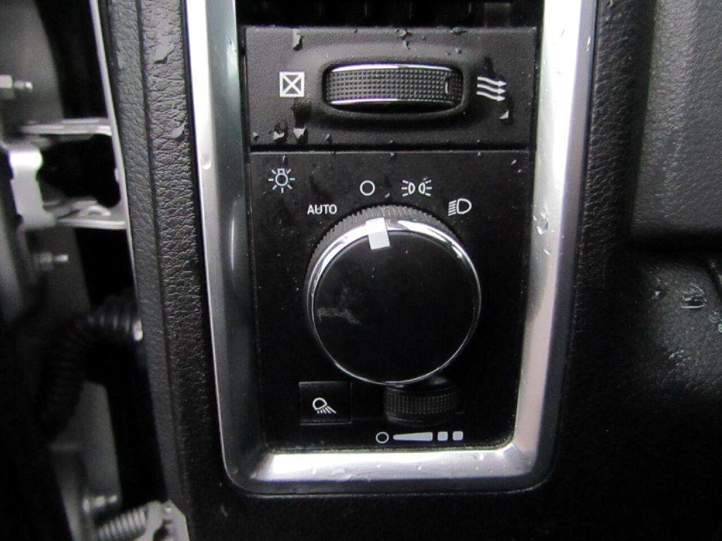 Used 2018 RAM 1500 Classic SLT RWD image 17
