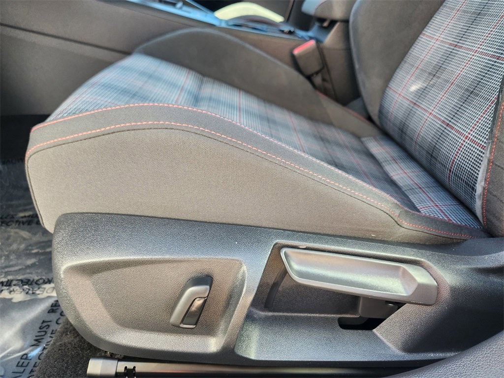 Used 2022 Volkswagen GTI SE image 5