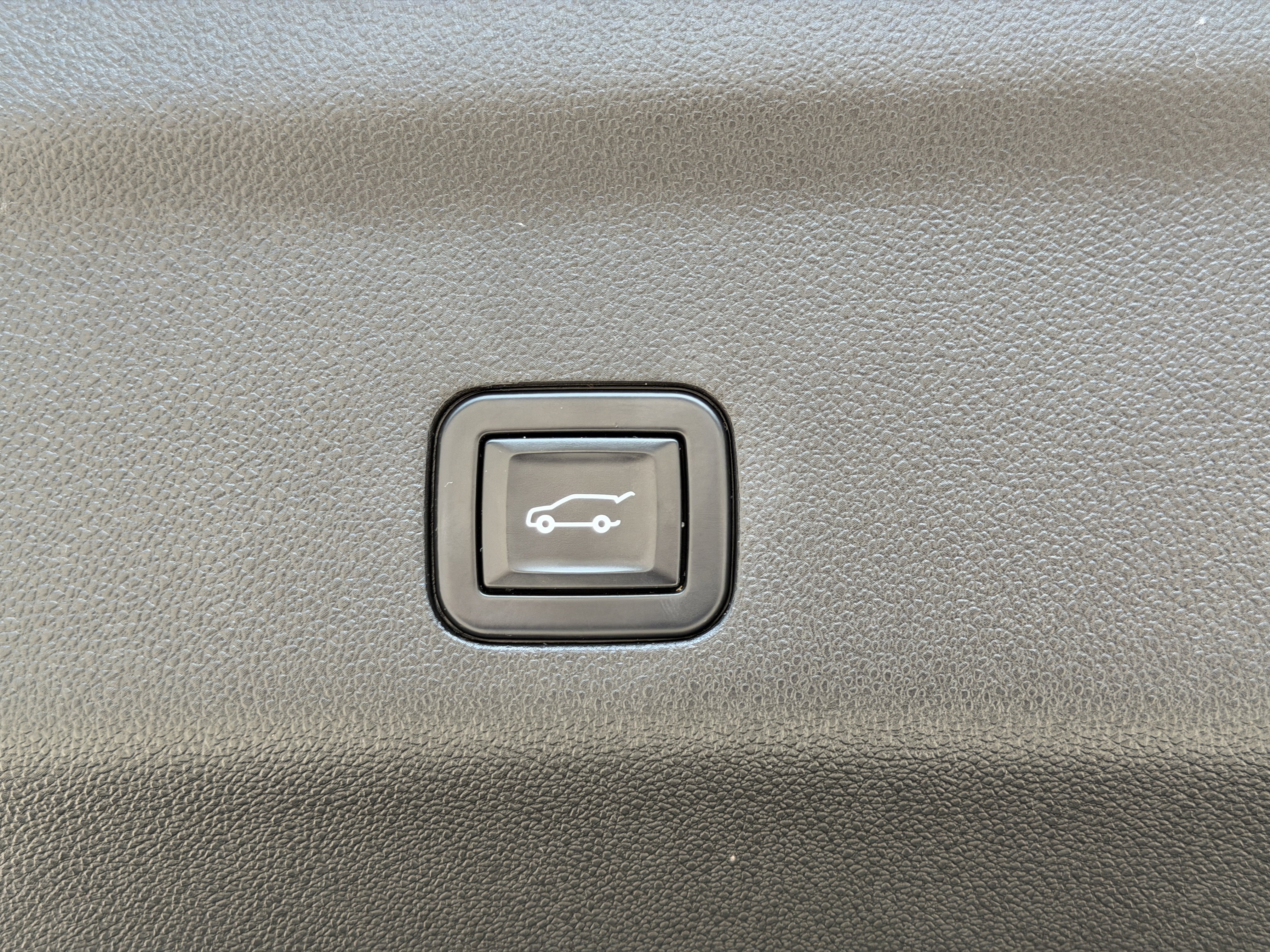 Used 2021 GMC Yukon Denali w/ Denali Premium Package image 11