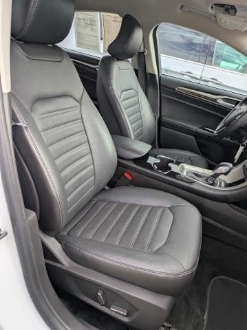 Used 2016 Ford Fusion SE w/ Equipment Group 202A AWD/4WD image 16