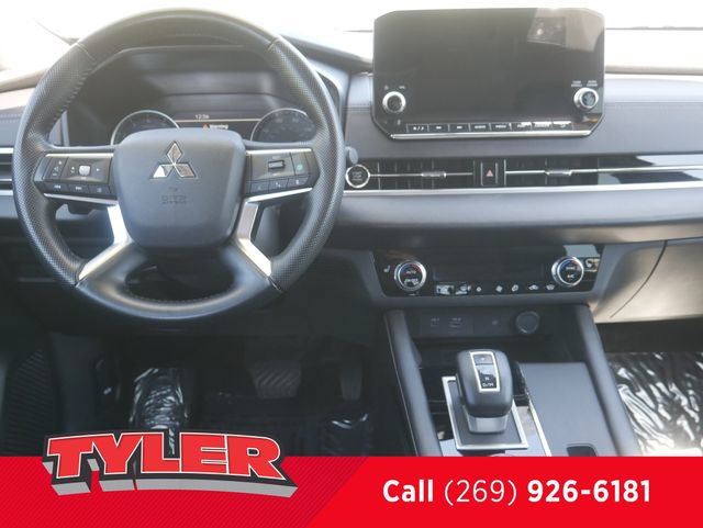 Used 2024 Mitsubishi Outlander SE AWD/4WD image 43