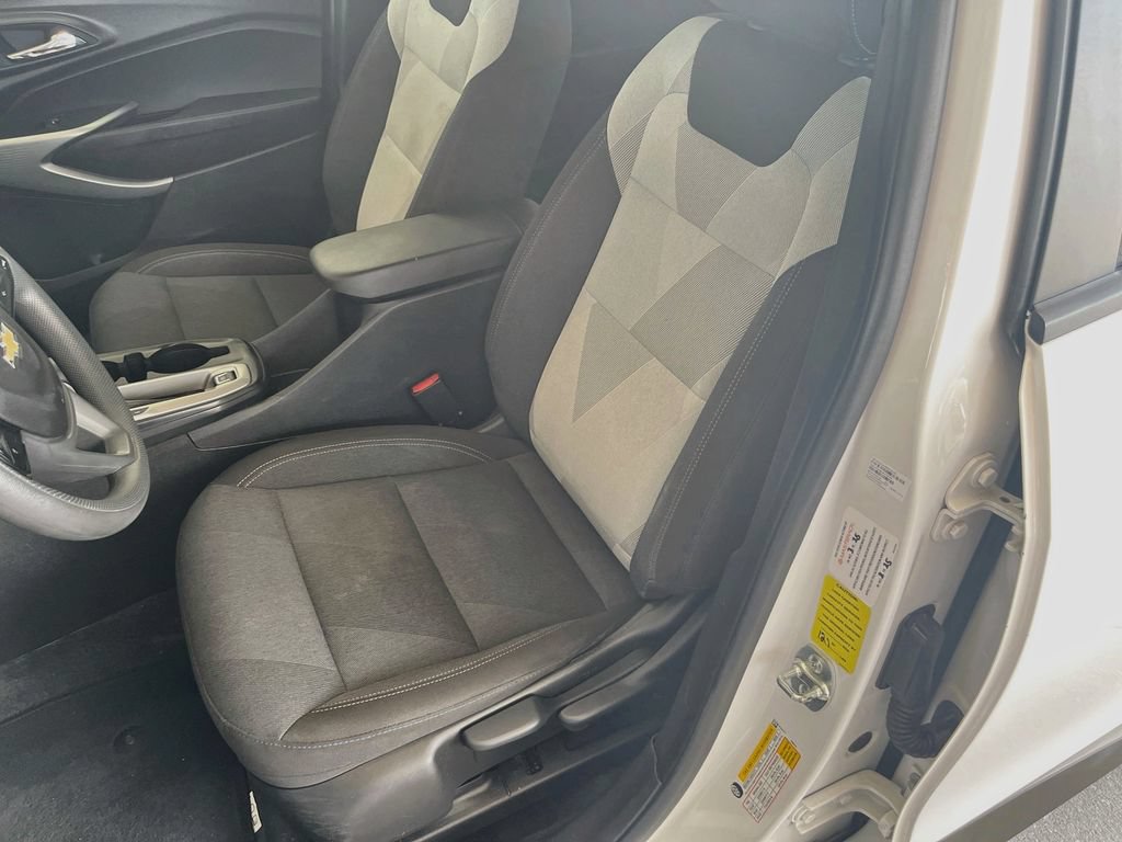 Used 2025 Chevrolet Trax LS w/ Driver Confidence Package FWD image 20