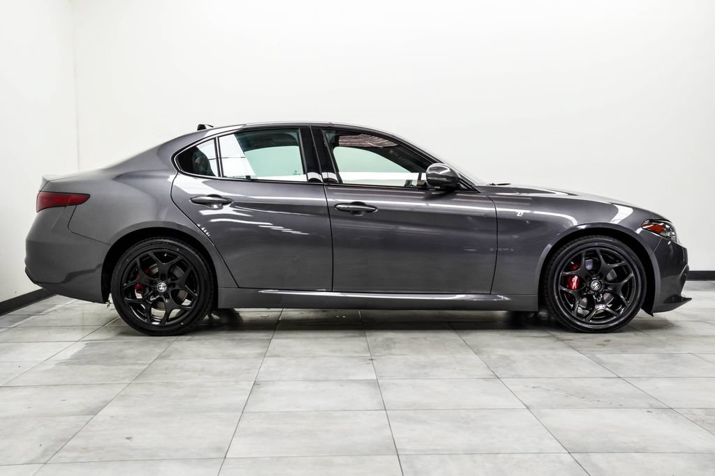 Used 2023 Alfa Romeo Giulia Ti AWD/4WD image 11