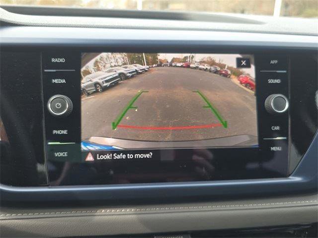 Used 2024 Volkswagen Taos SE image 7