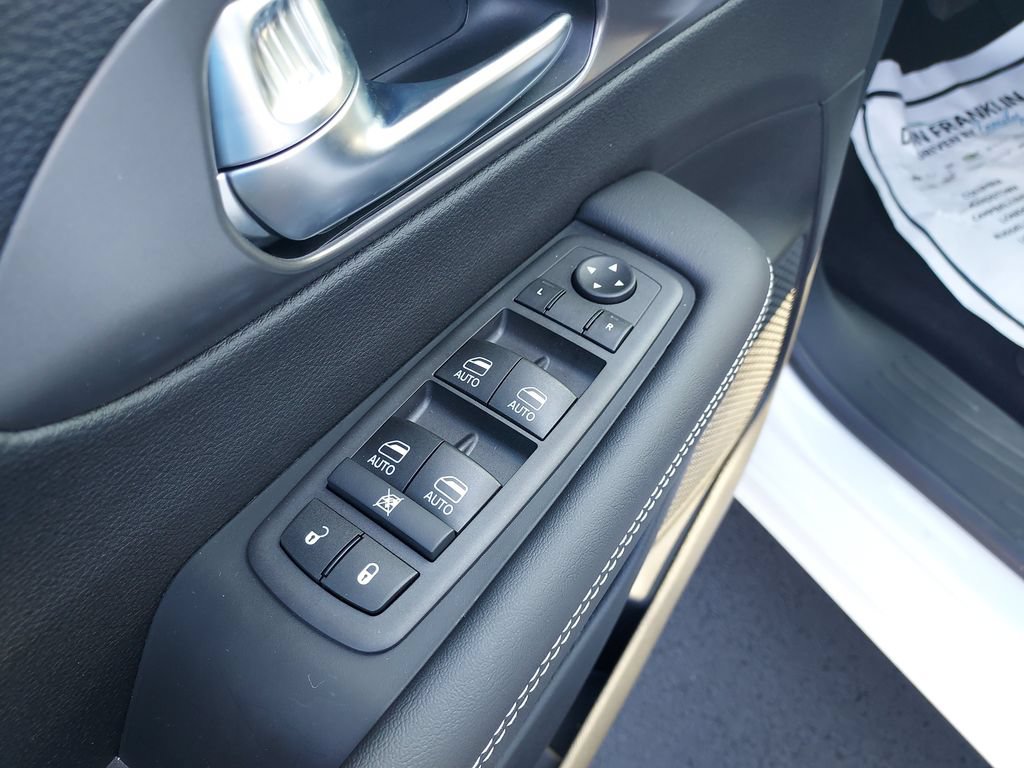 New 2026 Chrysler Pacifica Select FWD image 11