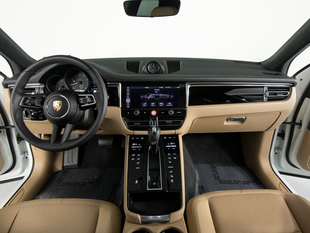 Certified 2025 Porsche Macan image 31
