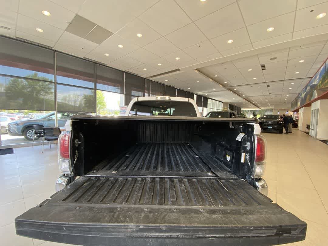 Certified 2022 Toyota Tacoma TRD Off-Road w/ Black Out Package (TMS) AWD/4WD image 25