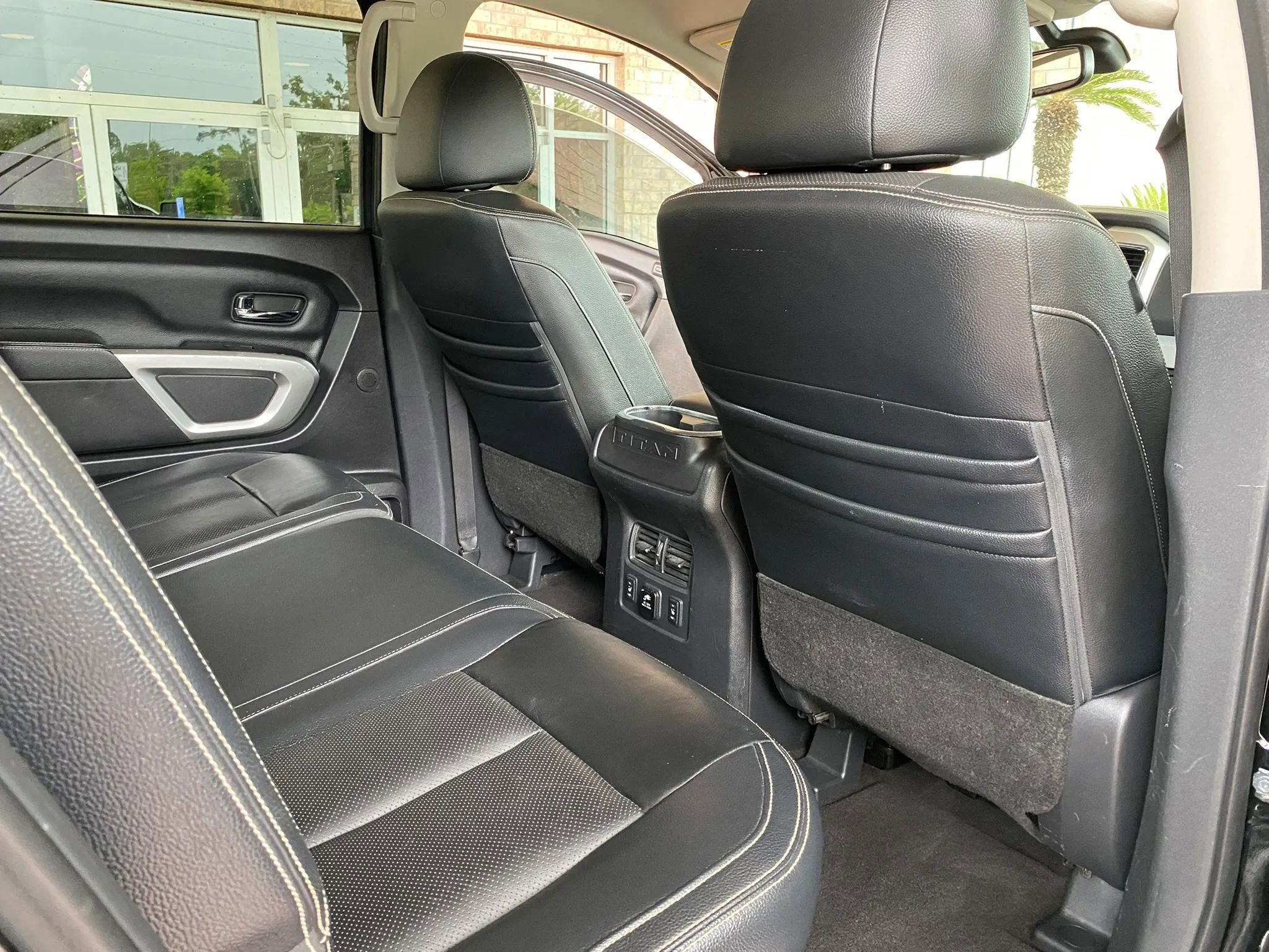 Used 2018 Nissan Titan PRO-4X w/ Pro-4x Convenience Package AWD/4WD image 19