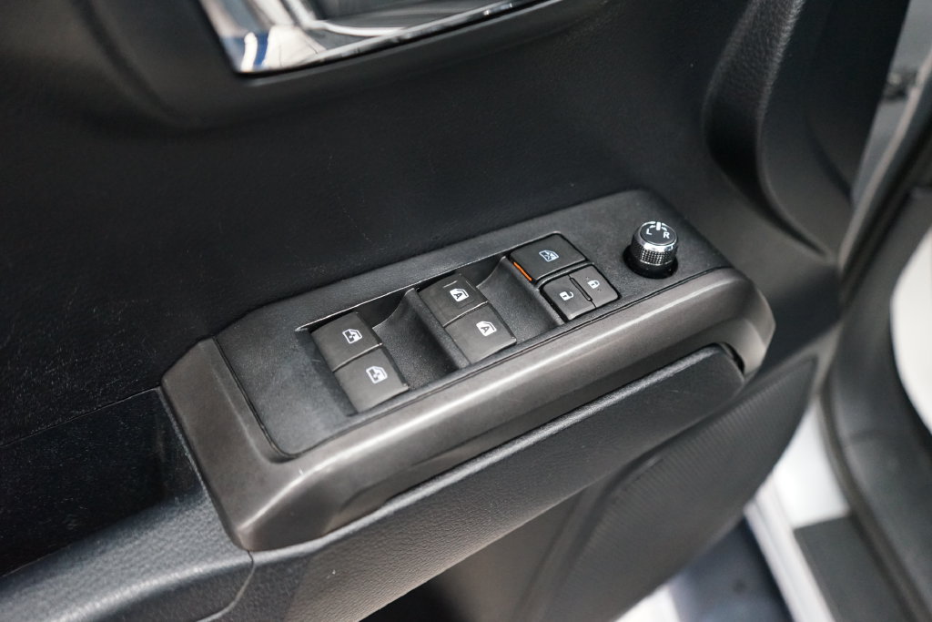 Used 2018 Toyota Tacoma TRD Off-Road w/ Technology Package AWD/4WD image 23